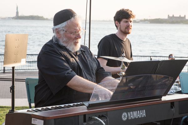 Zalmen Mlotek and company Photo