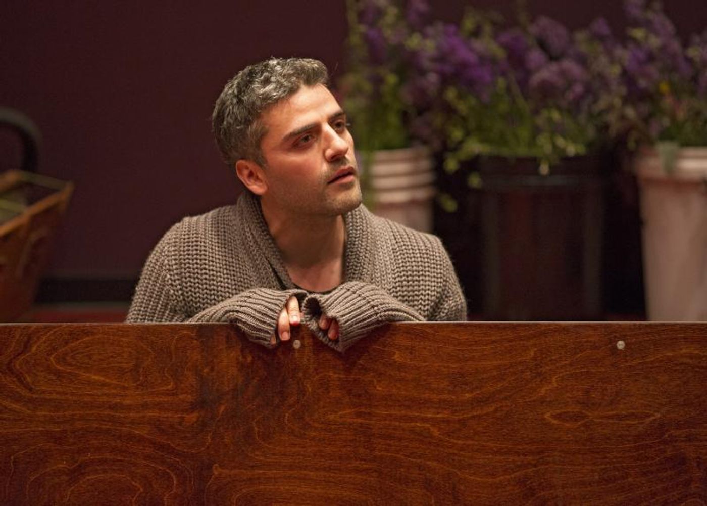 Review:  Oscar Isaac Stars in Sam Gold's Jaunty Rendering of HAMLET  Image