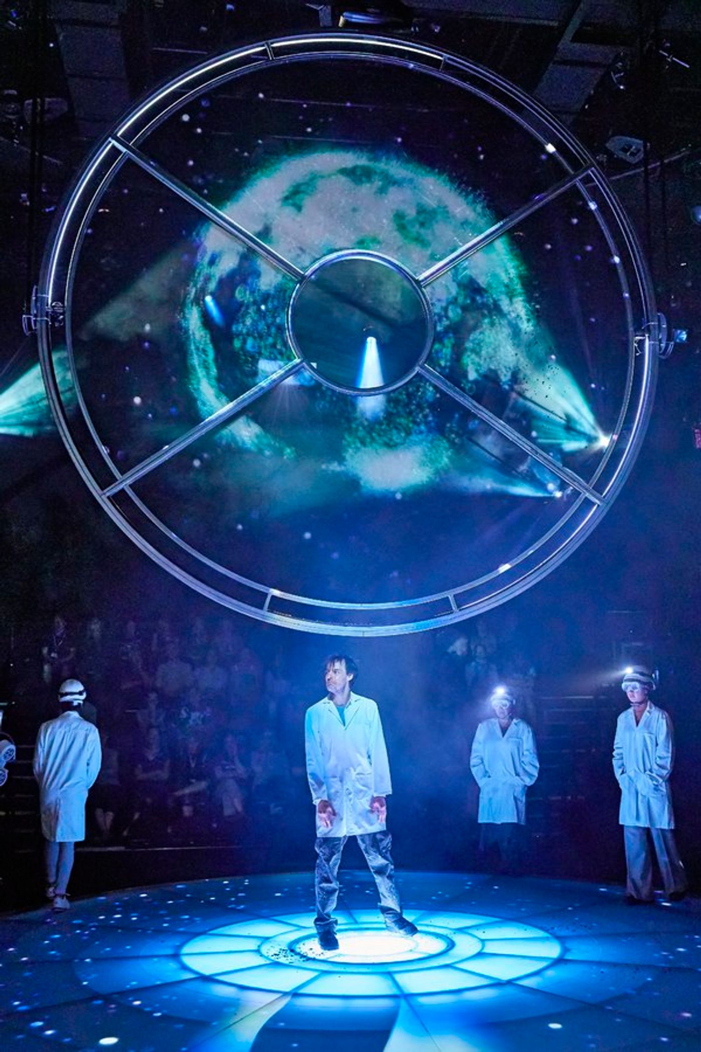 Photo Flash: First Look at MOSQUITOES at the National Theatre  Image