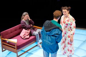 Olivia Colman, Joseph Quinn, Olivia Williams Photo