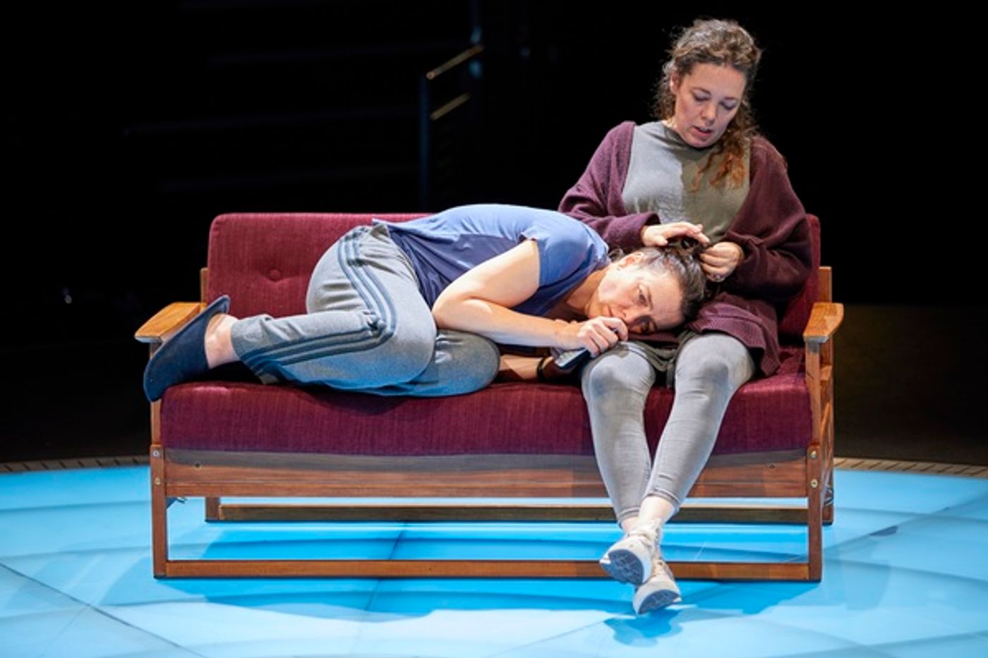 Photo Flash: First Look at MOSQUITOES at the National Theatre  Image