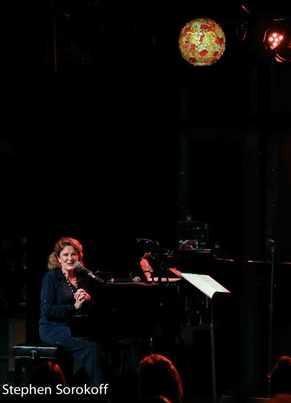 Photos: Linda Lavin Plays Helsinki On Broadway — photo 4 of 14