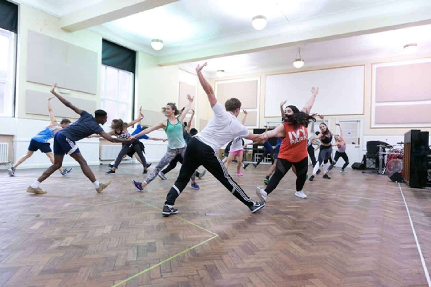 Photo Flash: Welcome to the 60s! Inside Rehearsals for HAIRSPRAY Ahead of UK Tour  Image
