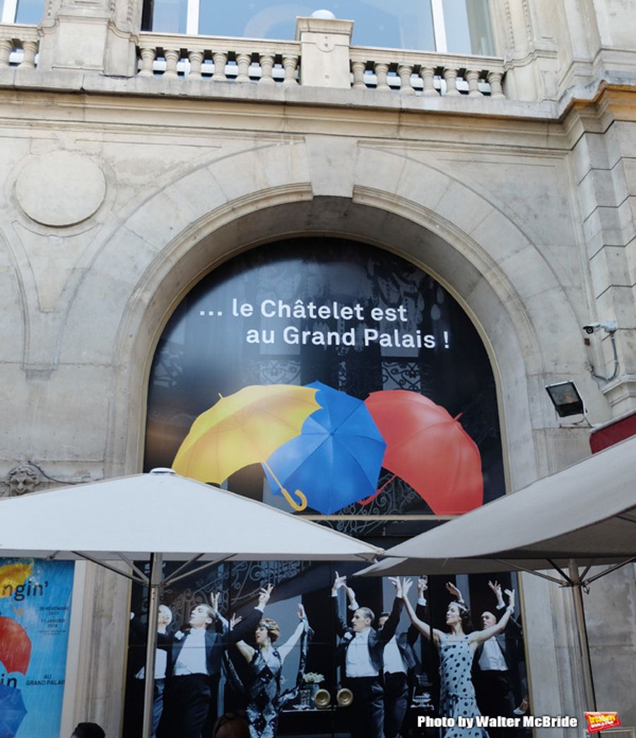 UP ON THE MARQUEE: Paris Billboards for SINGING IN THE RAIN Image