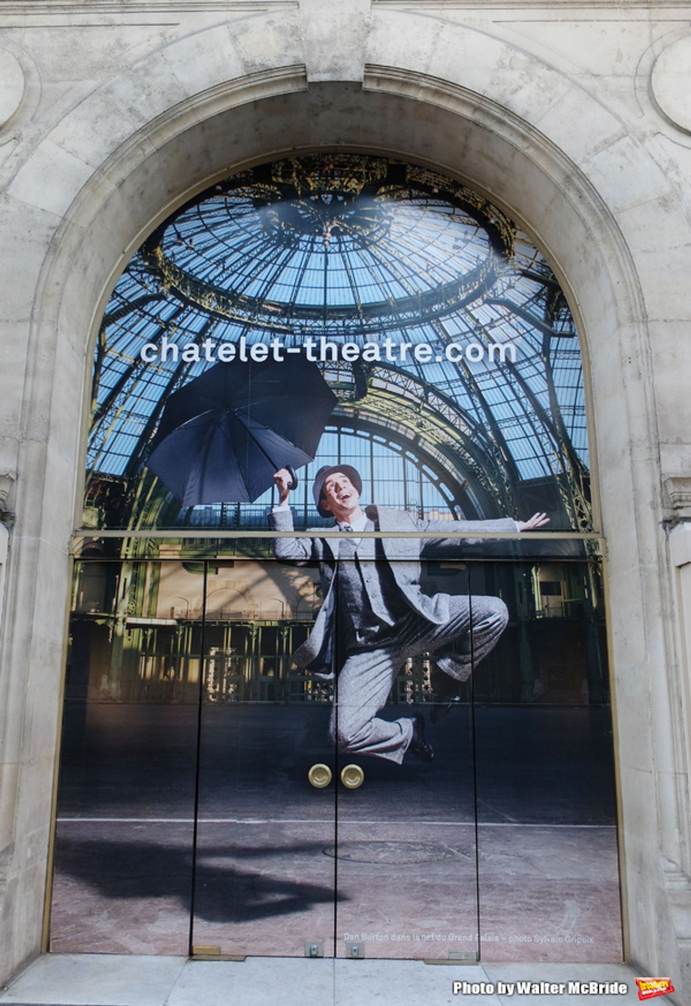 UP ON THE MARQUEE: Paris Billboards for SINGING IN THE RAIN UP ON THE MARQUEE: Paris Billboards for SINGING IN THE RAIN Image