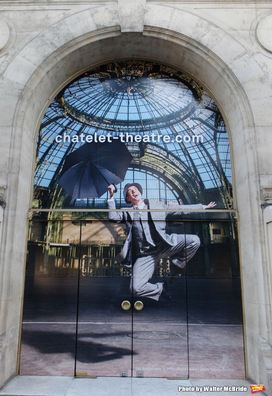UP ON THE MARQUEE: Paris Billboards for SINGING IN THE RAIN Image