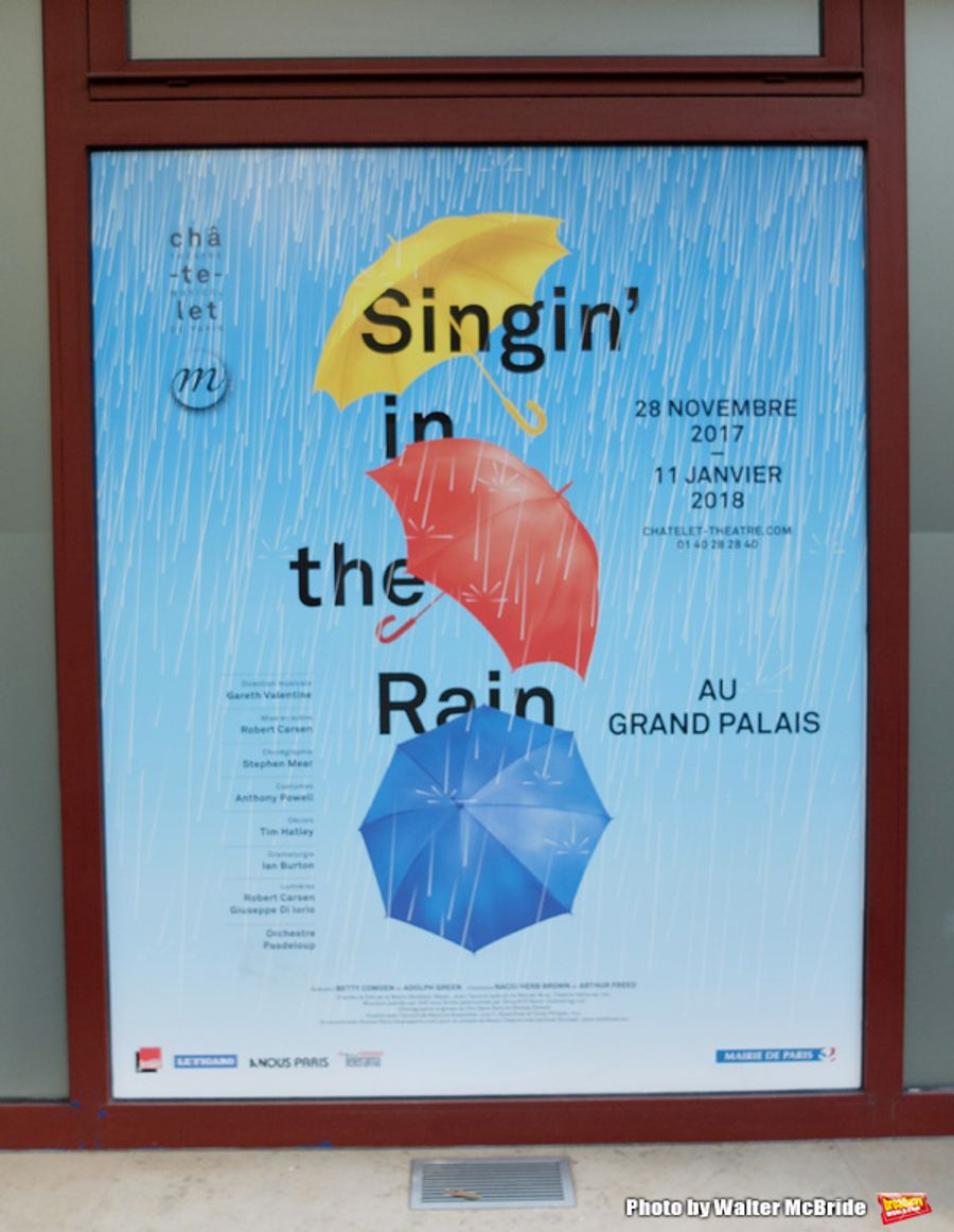 UP ON THE MARQUEE: Paris Billboards for SINGING IN THE RAIN Image