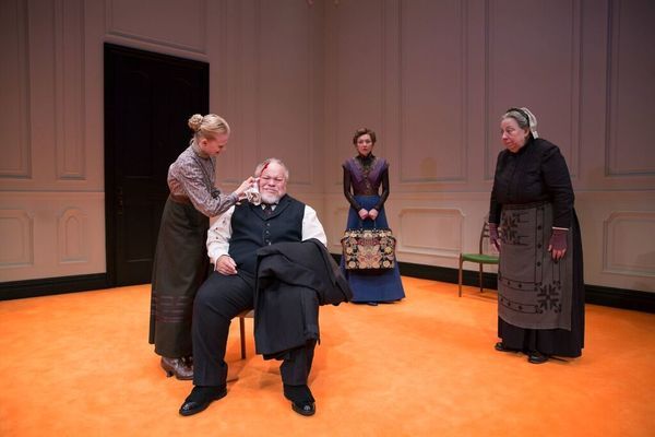 Erin Wilhelmi, Stephen McKinley Henderson, Julie White, and Jayne Houdyshell Photo