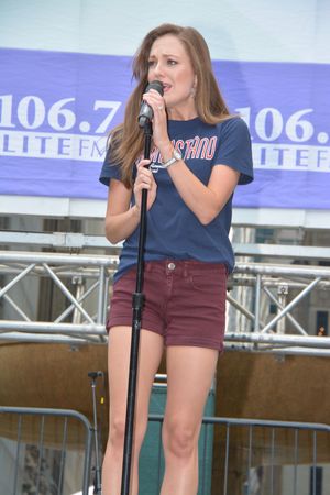 Laura Osnes @ BroadwayWorld Laura Osnes Photo