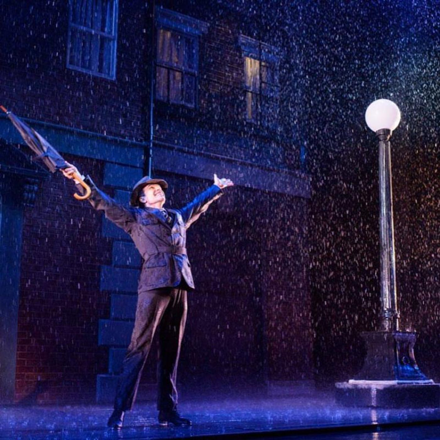 Review: CANTANDO NA CHUVA (Singin' In The Rain) Gives Brazil a Shower of Joy  Image