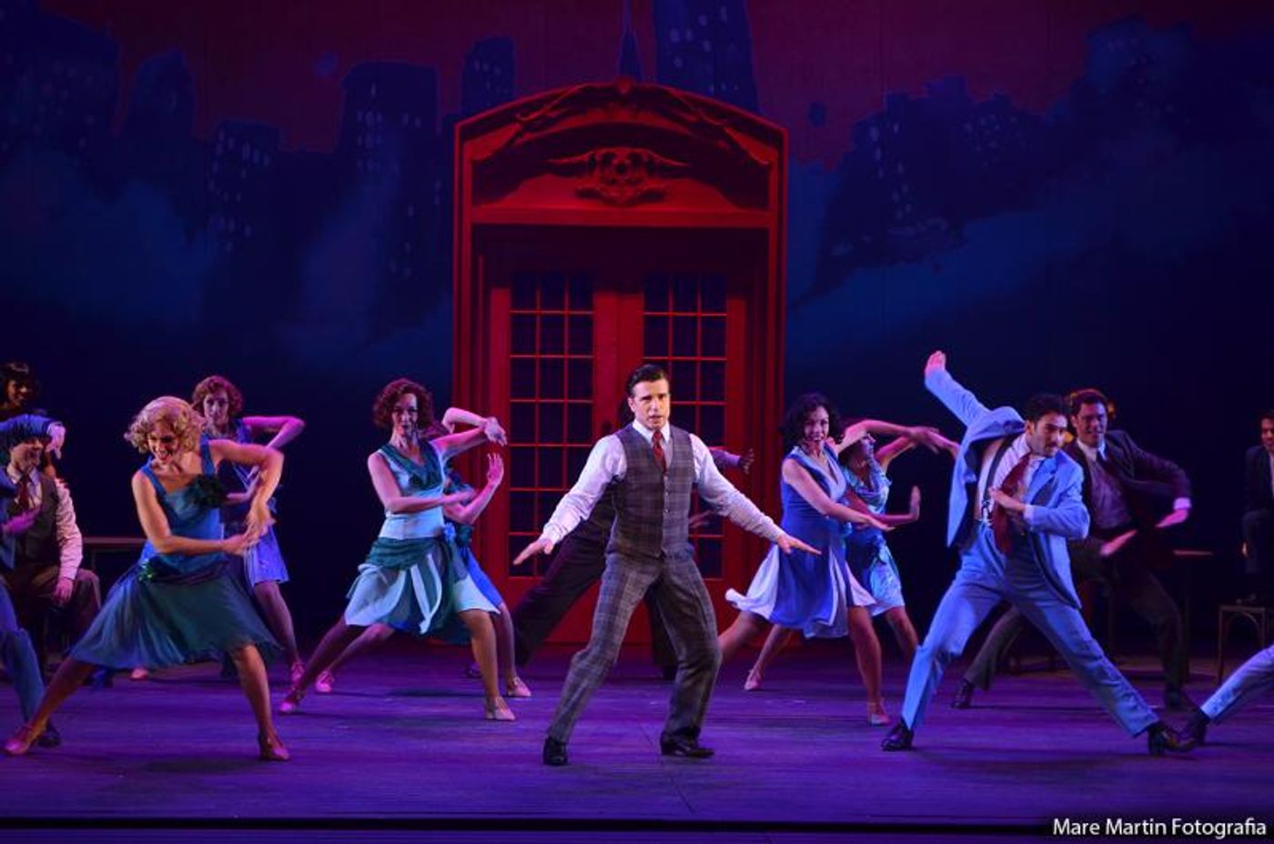 Review: CANTANDO NA CHUVA (Singin' In The Rain) Gives Brazil a Shower of Joy  Image