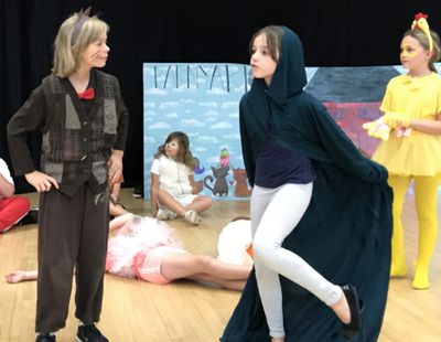 BARNYARD FOLLIES by Sam Carner - trouble has found the farm and the animals must make Photo