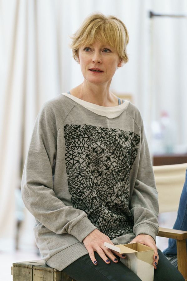 Claire Skinner Photo