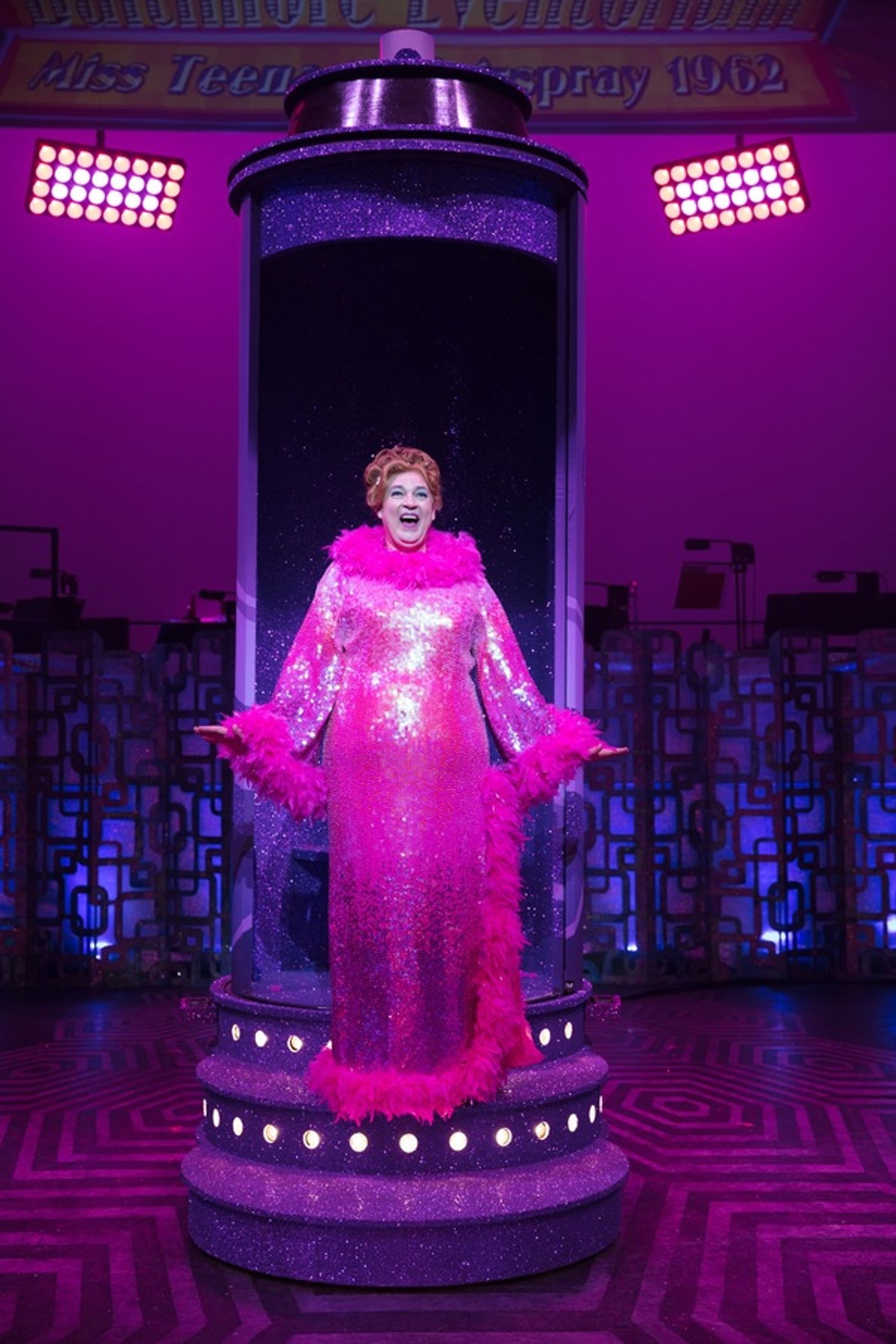 Photo Flash: Welcome to the 60s! First Look at HAIRSPRAY UK Tour  Image
