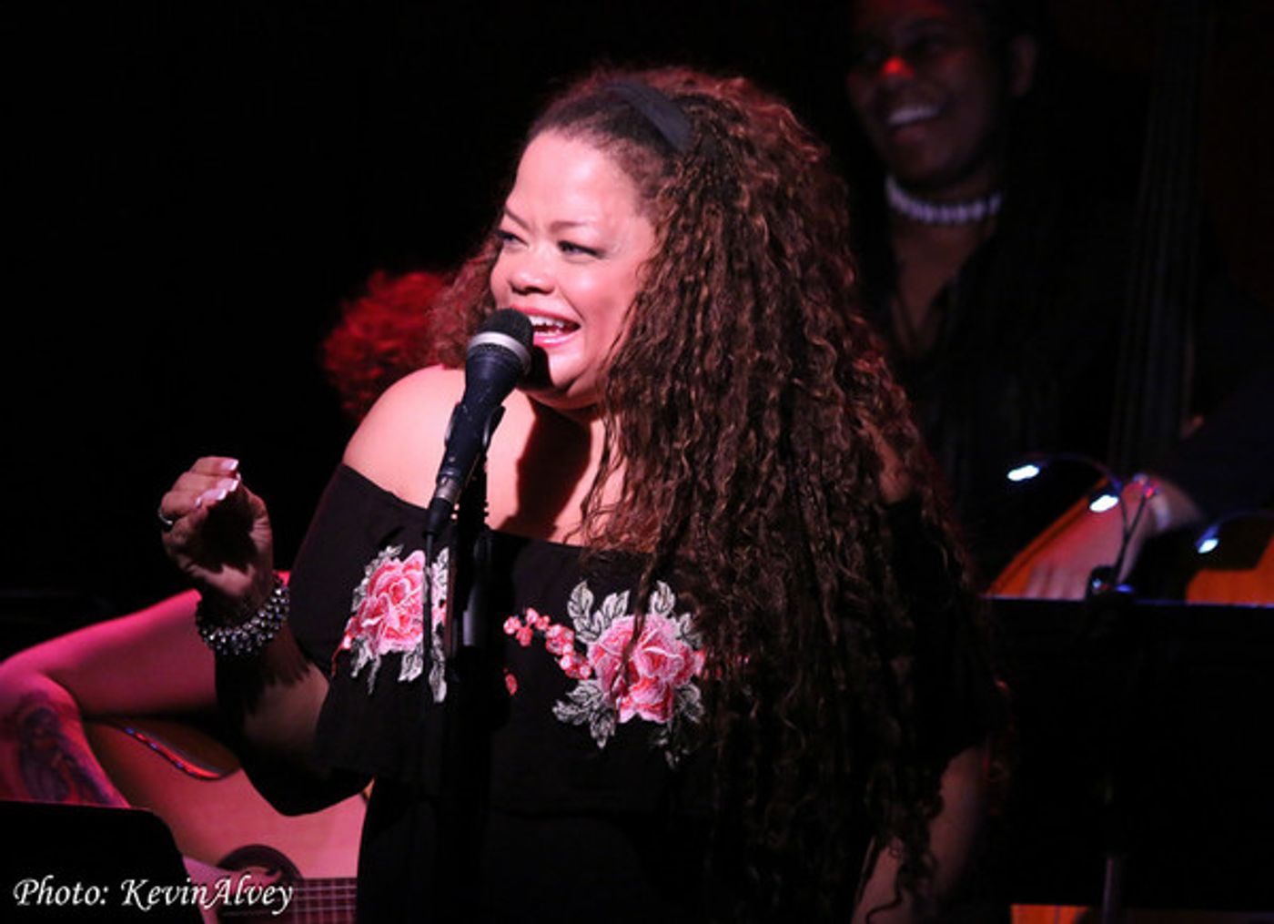 Photo Flash: Natalie Douglas Tributes Linda Ronstadt at Birdland  Image