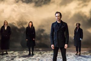 Eleanor de Rohan, Caroline Martin, Tom Hiddleston and Ayesha Antoine @ BroadwayWorld Eleanor de Rohan, Caroline Martin, Tom Hiddleston and Ayesha Antoine Photo