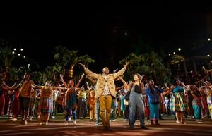 Darius De Haas and Shaina Taub (center) @ BroadwayWorld Darius De Haas and Shaina Taub (center) Photo