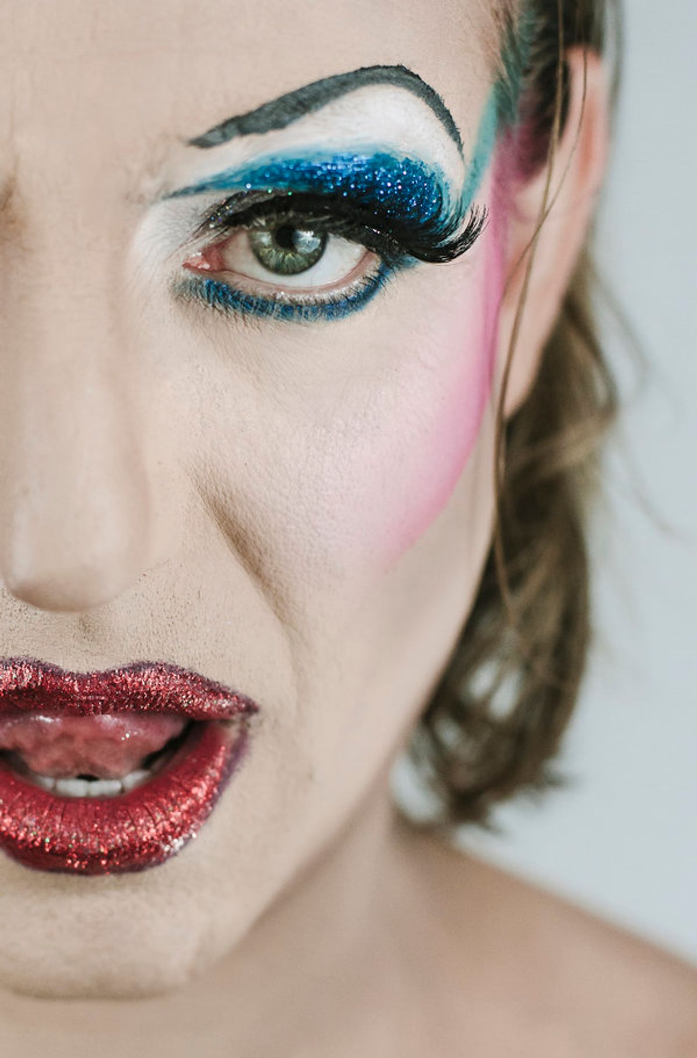 Photo Flash: Sneak Peek at 'HEDWIG' in Her Stilettos at Phoenix Theatre  Image