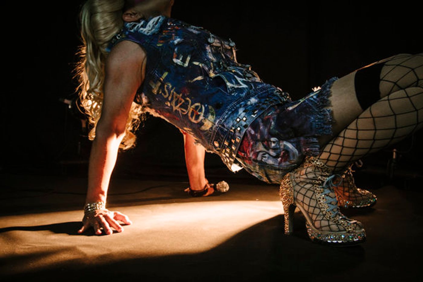 Photo Flash: Sneak Peek at 'HEDWIG' in Her Stilettos at Phoenix Theatre  Image