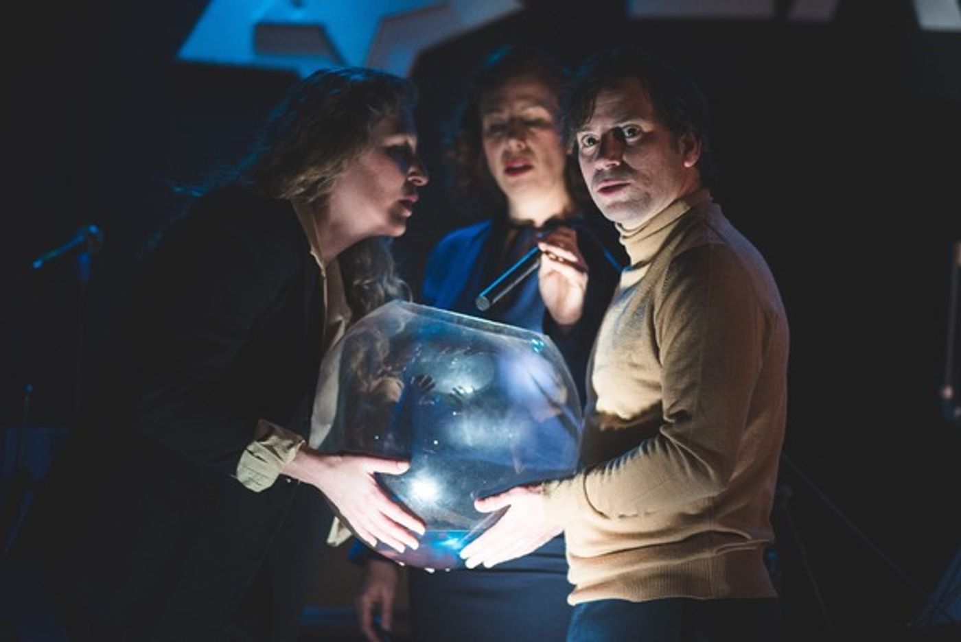 Photo Flash: Sneak Peek at RADIOPLAY at Ha'Hanut Theatre  Image