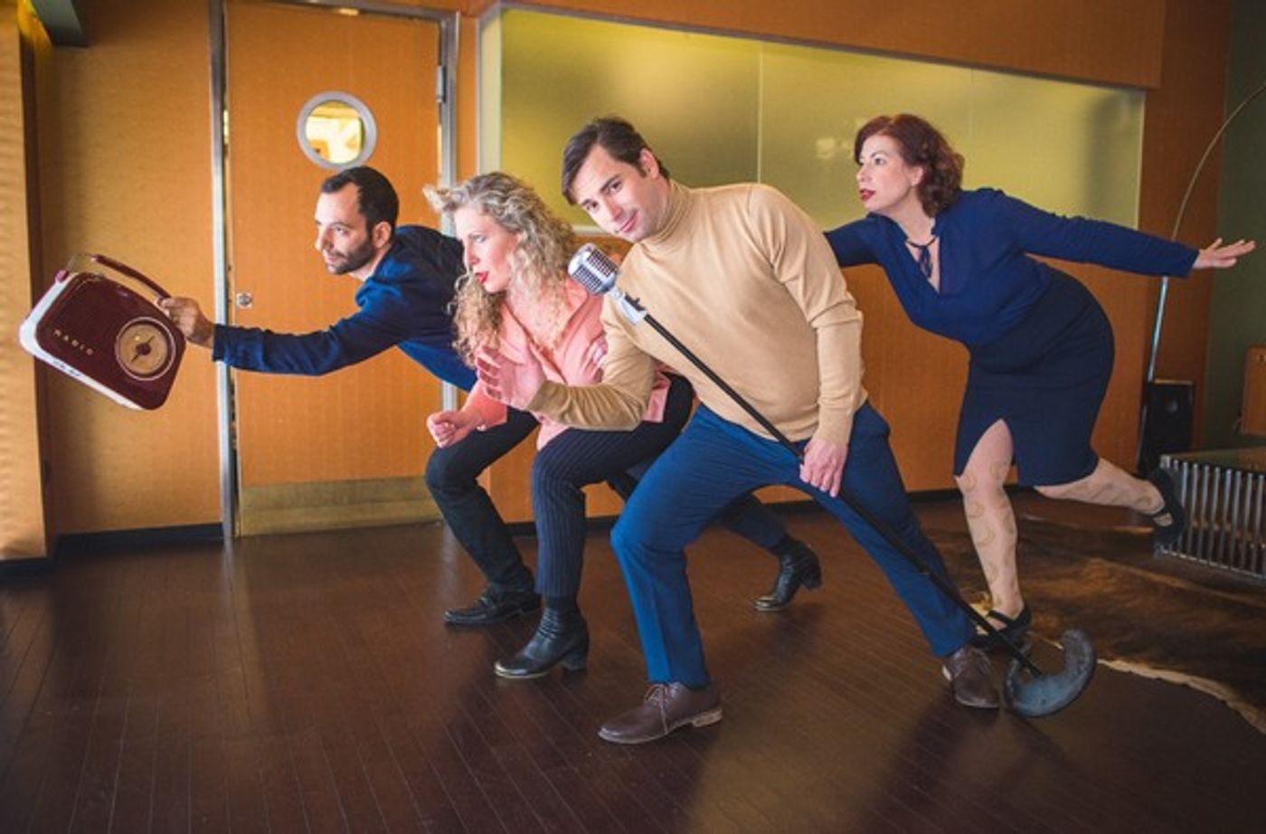 Photo Flash: Sneak Peek at RADIOPLAY at Ha'Hanut Theatre  Image