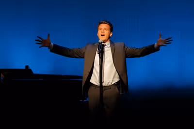 Jonathan Groff Photo