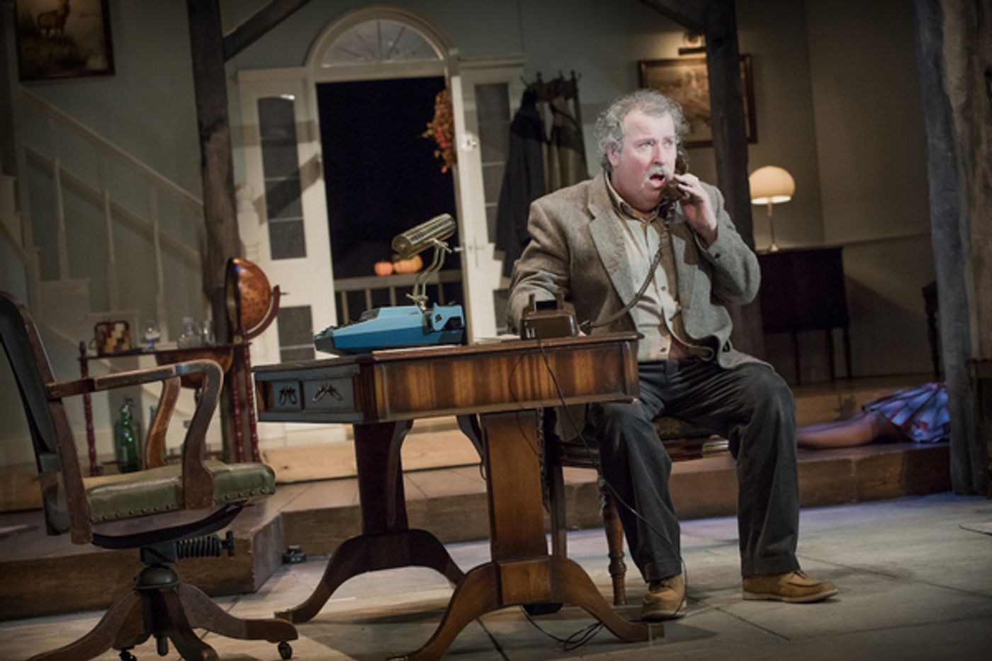 Photo Flash: First Look at DEATHTRAP Starring Paul Bradley and Jessie Wallace  Image