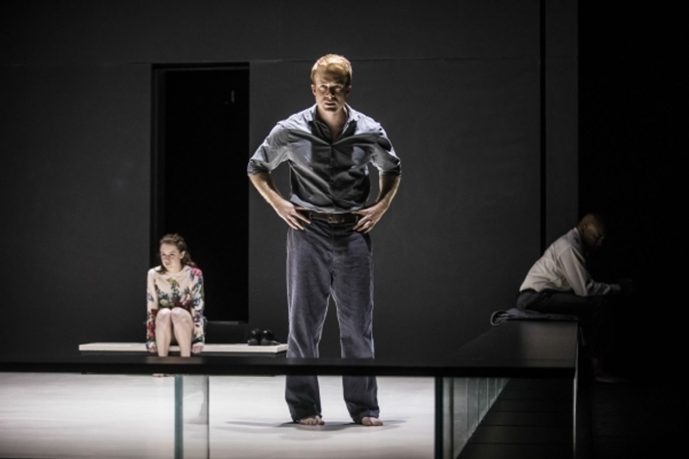 Photo Flash: First Look at Ivo van Hove's A VIEW FROM THE BRIDGE at Goodman Theatre  Image