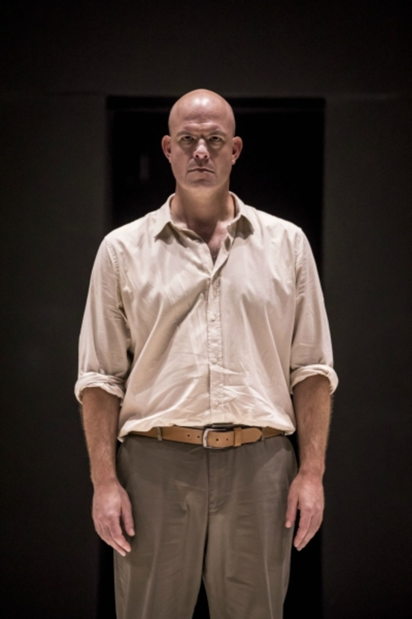 Photo Flash: First Look at Ivo van Hove's A VIEW FROM THE BRIDGE at Goodman Theatre  Image