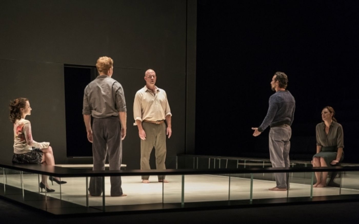 Photo Flash: First Look at Ivo van Hove's A VIEW FROM THE BRIDGE at Goodman Theatre  Image