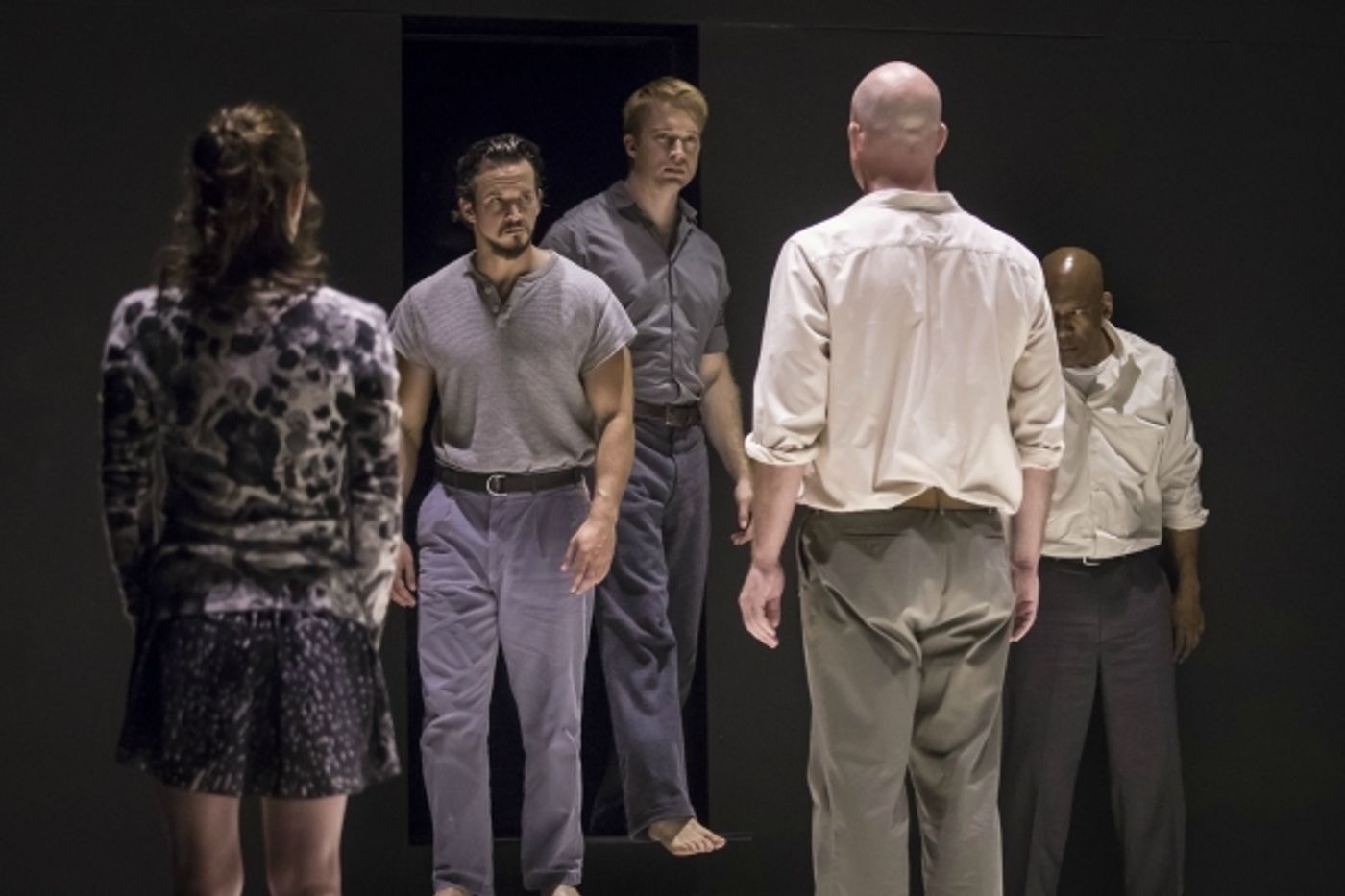 Photo Flash: First Look at Ivo van Hove's A VIEW FROM THE BRIDGE at Goodman Theatre  Image