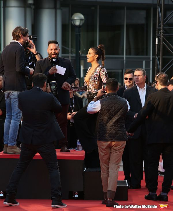  Halle Berry Photo