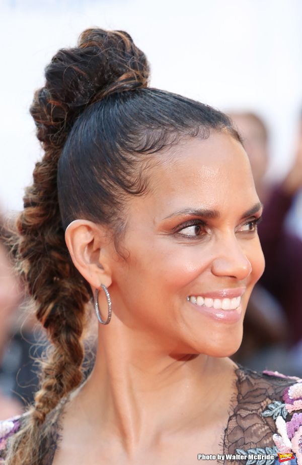  Halle Berry Photo
