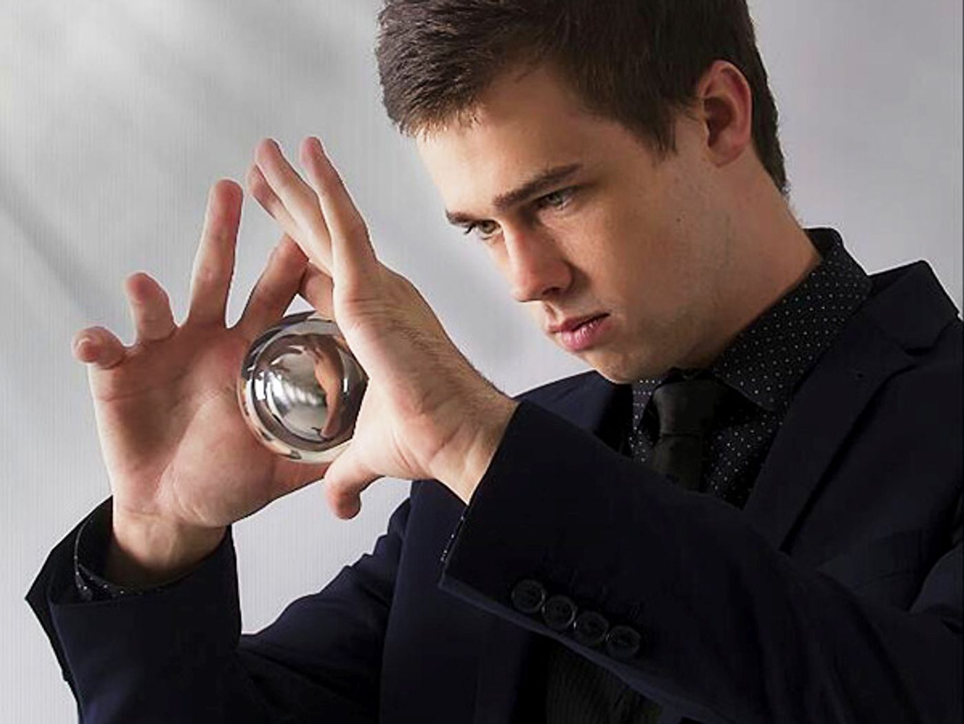 HOCUS POCUS to Bring Illusions to the Alexander Upstairs and the Jolly Carp for the Cape Town Fringe  Image