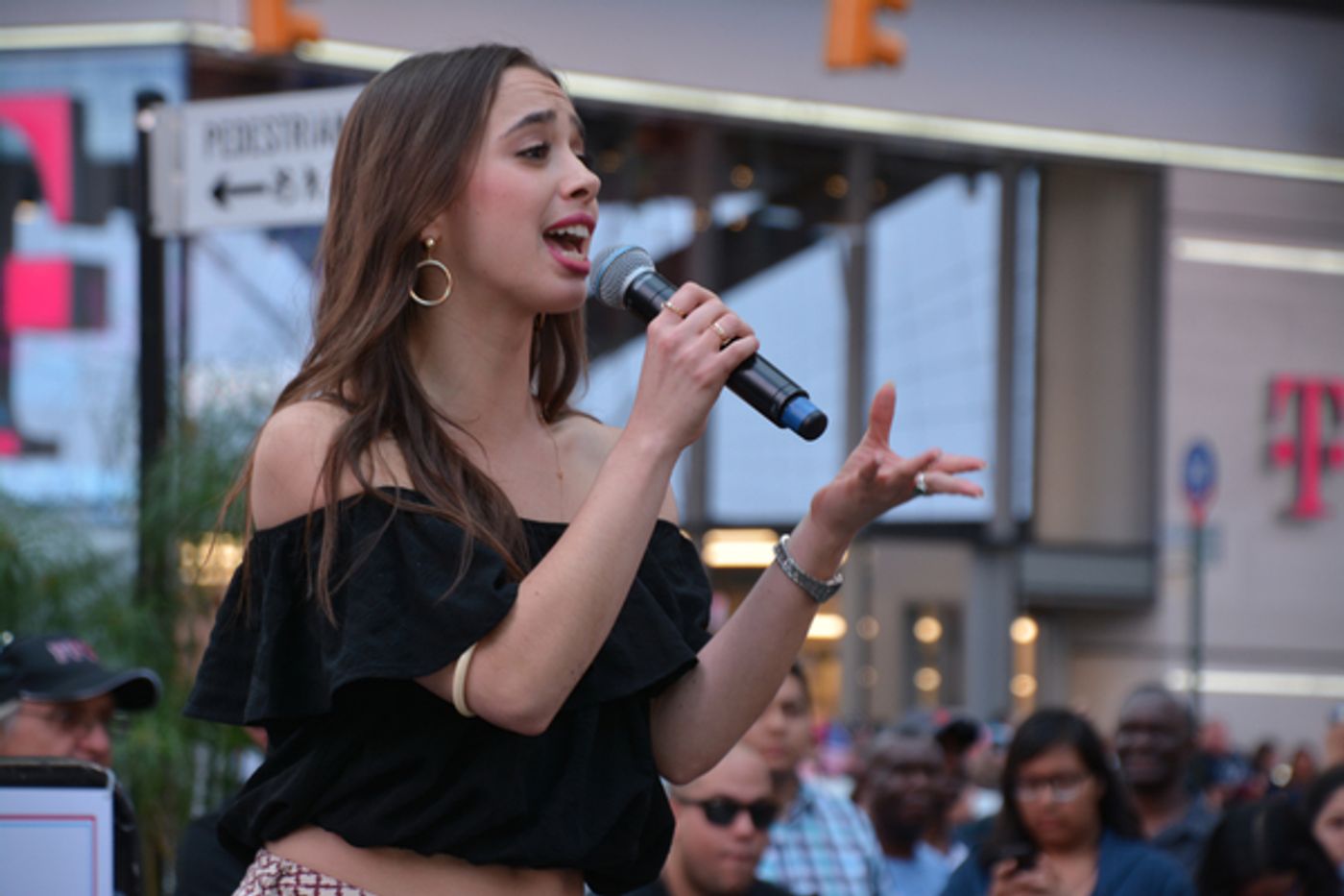 Photo Coverage: Lin-Manuel Miranda, Mandy Gonzalez and More Attend VIVA BROADWAY!  Image