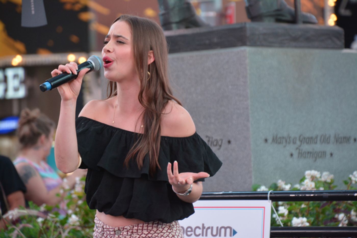 Photo Coverage: Lin-Manuel Miranda, Mandy Gonzalez and More Attend VIVA BROADWAY!  Image