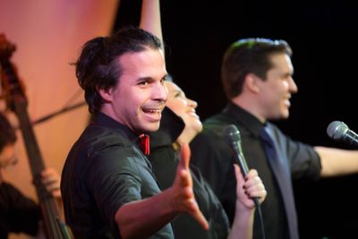 Hanna Burke with Adrian Rifat (left) and Will Anderson (far right) in her cabaret Why Photo