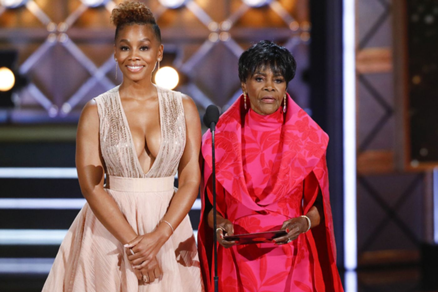Photo Flash: Broadway Stars Shine at The 69th PRIMETIME EMMY AWARDS  Image
