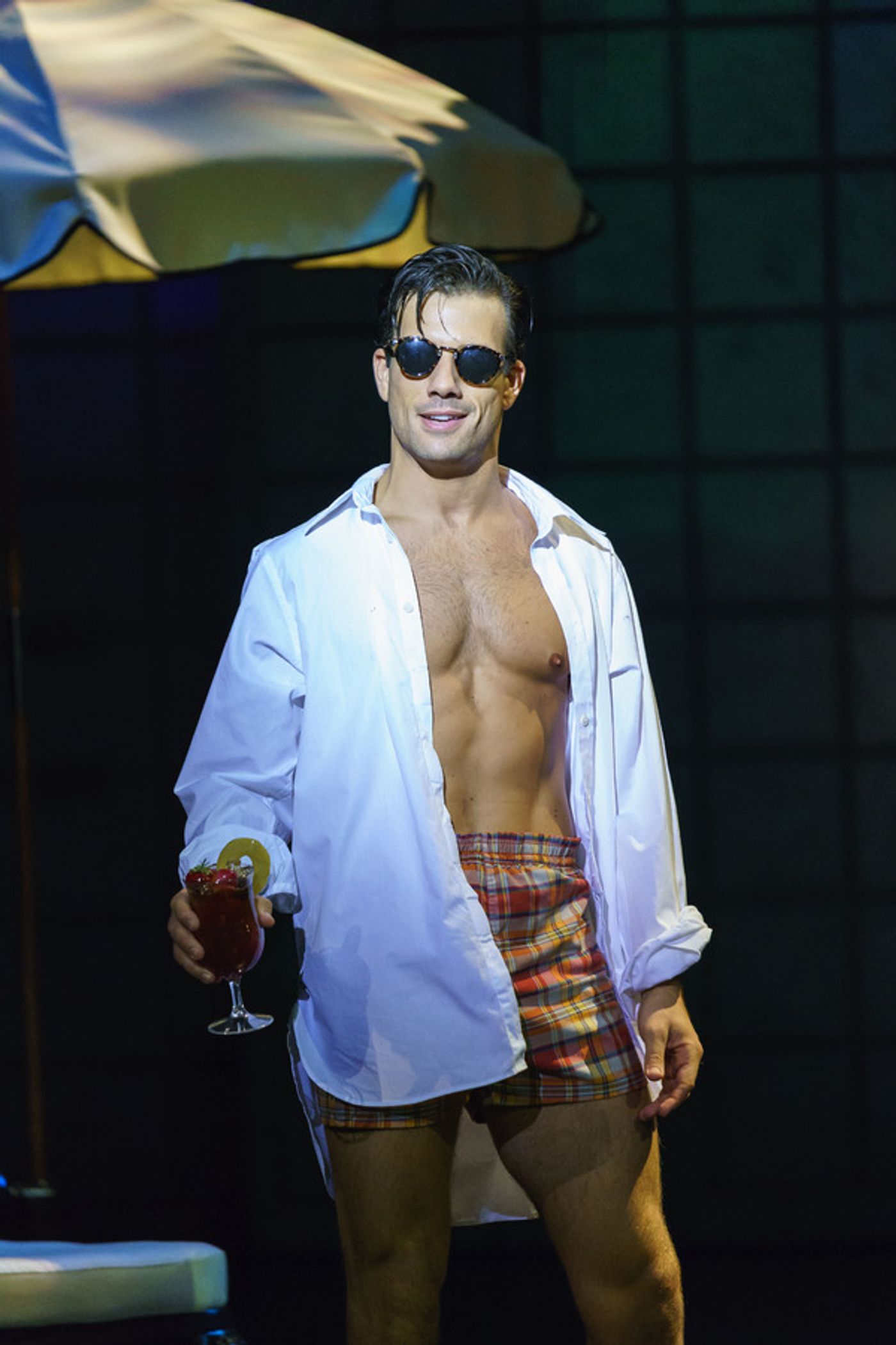 Photo Flash: First Look at Ria Jones, Danny Mac, and More in SUNSET BOULEVARD UK Tour  Image