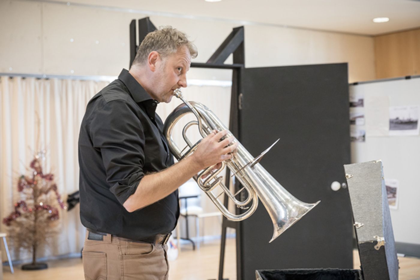 Photo Flash: In Rehearsals for LABOUR OF LOVE, Starring Martin Freeman and Tamsin Greig  Image