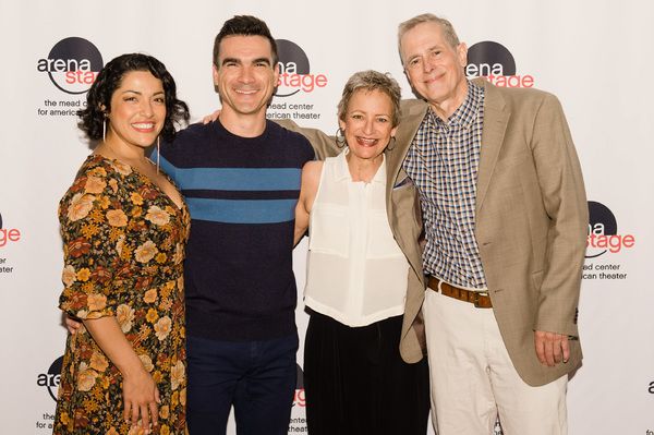 Jacqueline Correa (Tania Del Valle), Dan Domingues (Pablo Del Valle), Sally Wingert ( Photo
