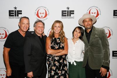 Tom Hanks, Ben Donenberg, Rita Wilson, Jaclyn a Harper nd Ben Harper Photo