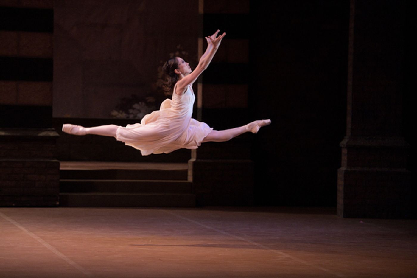 Photo Flash: Sneak Peek at English National Ballet's ROMEO AND JULIET  Image