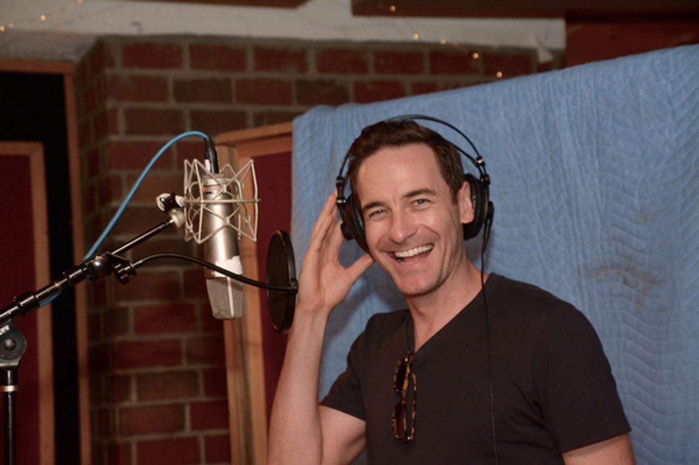 Exclusive Photo Coverage: GROUNDHOG DAY Cast Heads Back to  Punx, PA for Carols For A Cure!  Image