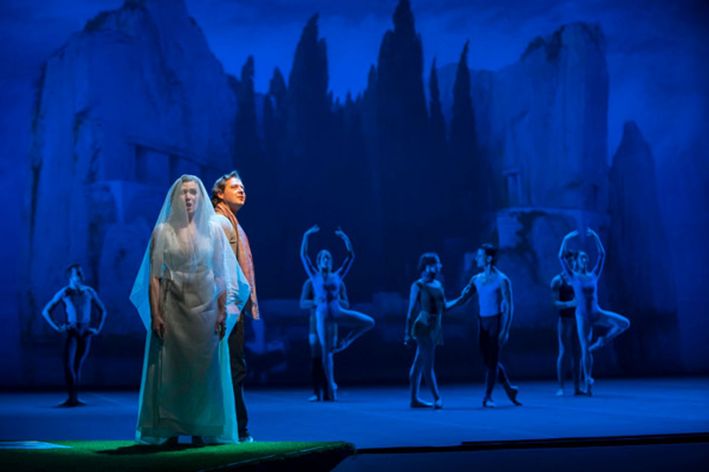 Photo Flash: ORPHEE ET EURYDICE Opens Tonight at Lyric Opera  Image
