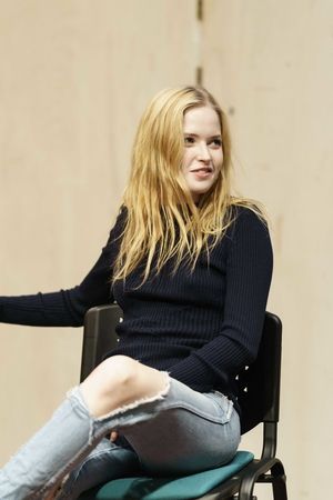 Ellie Bamber Photo