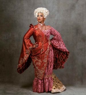 Melanie La Barrie Photo