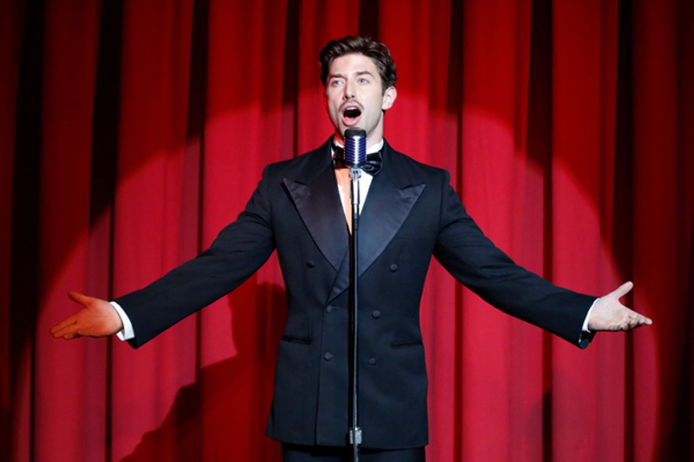 Photo Flash: First Look at Briana Carlson-Goodman, Constantine Maroulis and More in EVITA at North Shore Music Theatre  Image