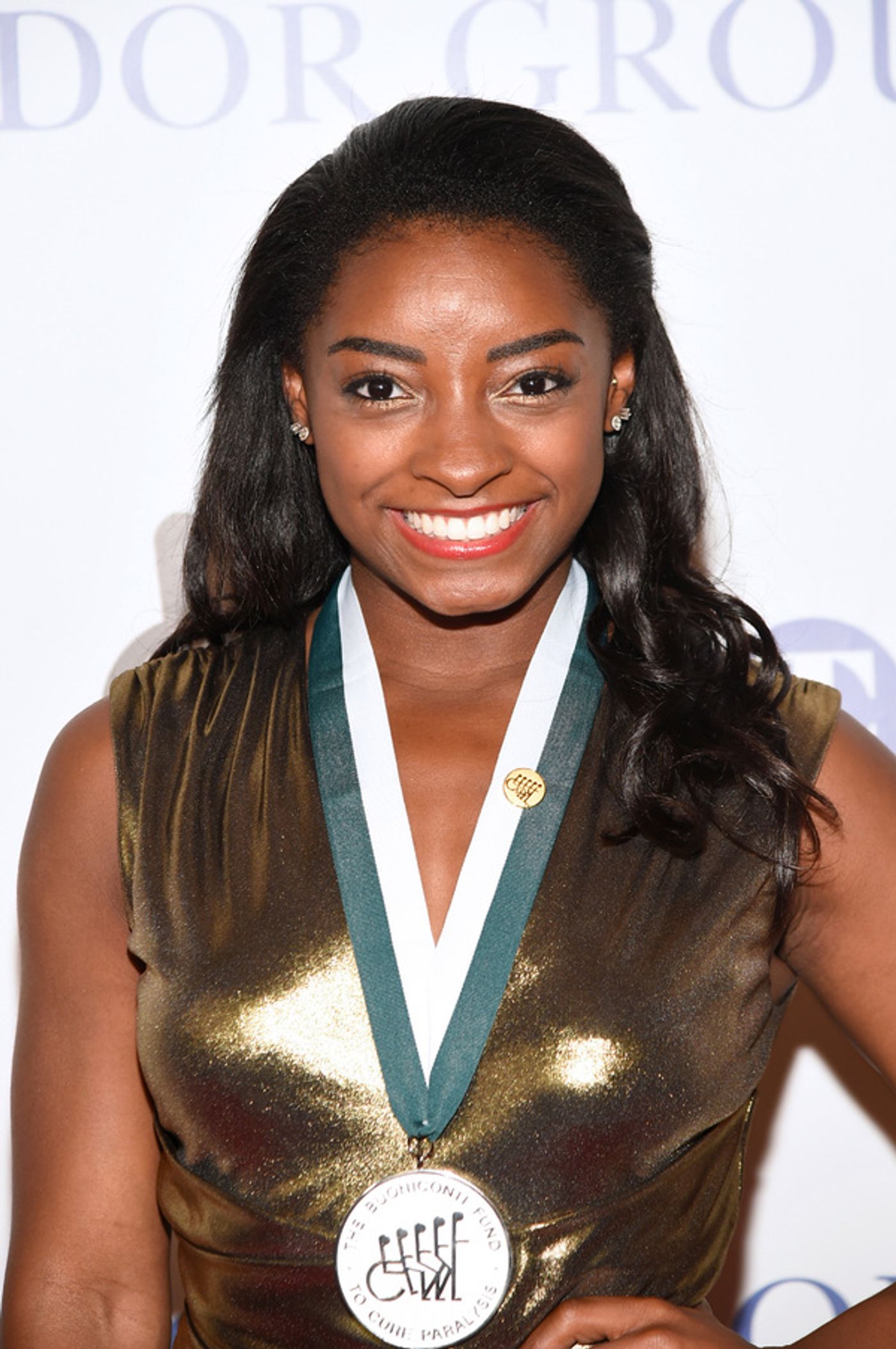 Photo Flash: Gloria & Emilio Estefan, Simone Biles and More Attend 32nd Annual Great Sports Legends Dinner  Image