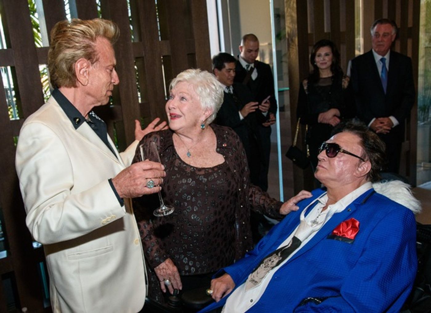 Photo Flash: Caesars Palace Las Vegas Honors French Singer & Actress Line Renaud with Street Sign Photo Flash: Caesars Palace Las Vegas Honors French Singer & Actress Line Renaud with Street Sign Image